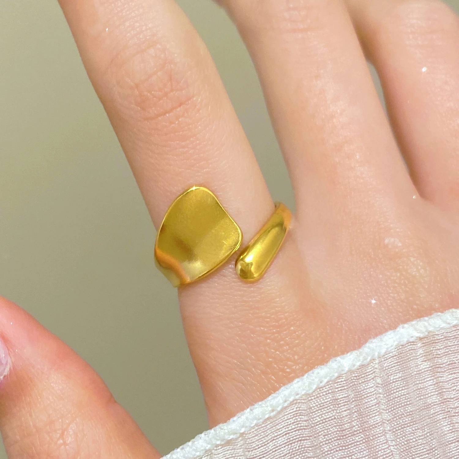 Elegant Contour Gold Plated Ring - Image 3