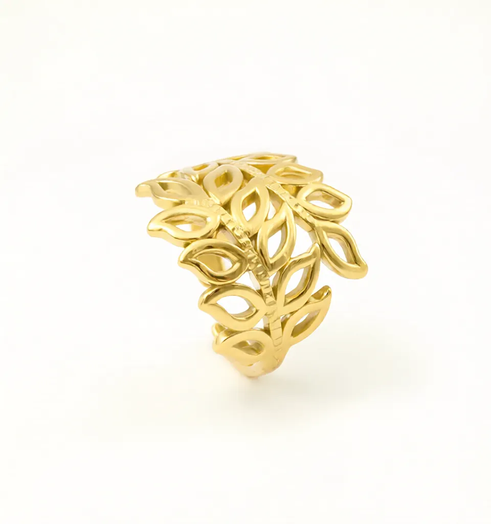 Luxe Layered Leaf Design Ring - Image 4
