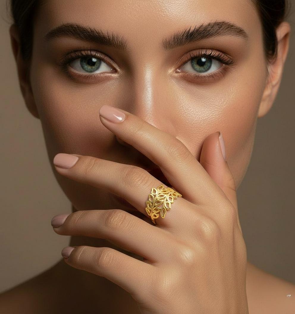 Alternative view of Luxe Layered Leaf Design Ring