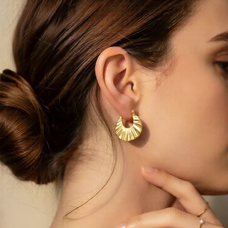 Alternative view of Textured Shell Curve Gold Hoop Earring