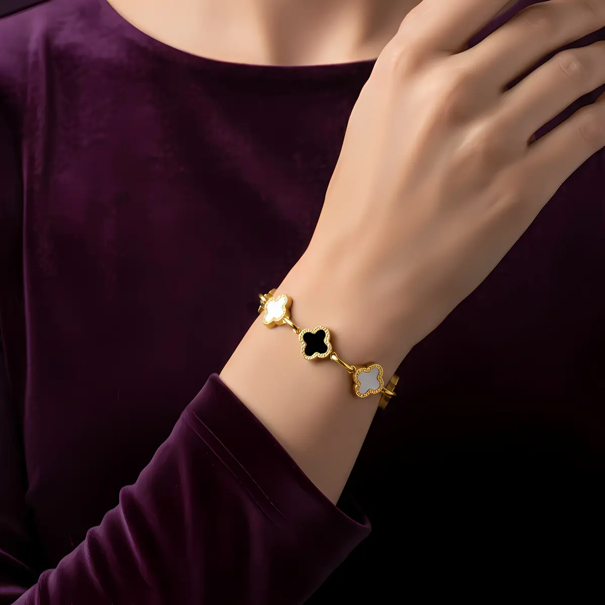 Alternative view of Gold Link Bracelet with Black & White Clover Charms