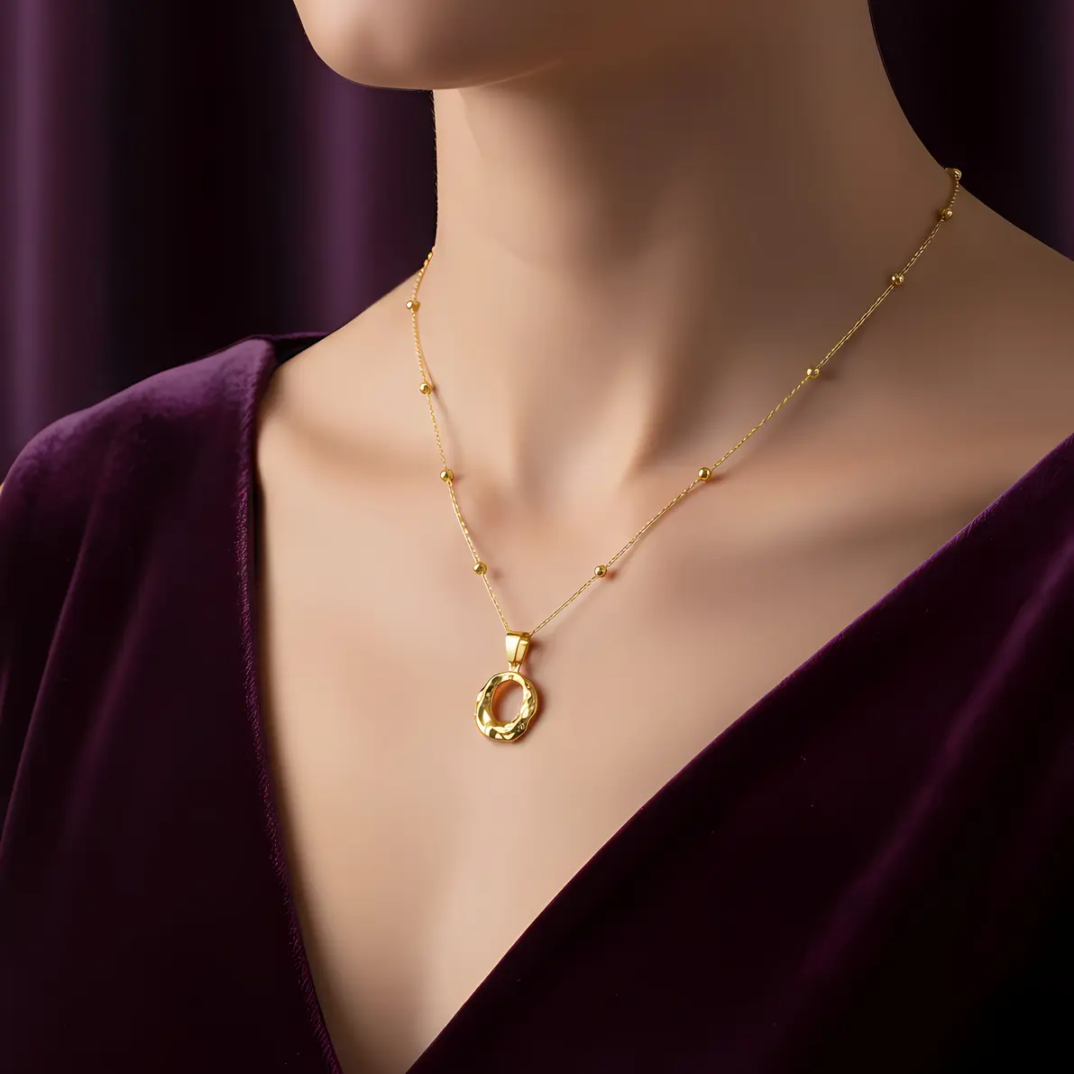 Alternative view of Gold Hammered Circle Pendant Satellite Necklace